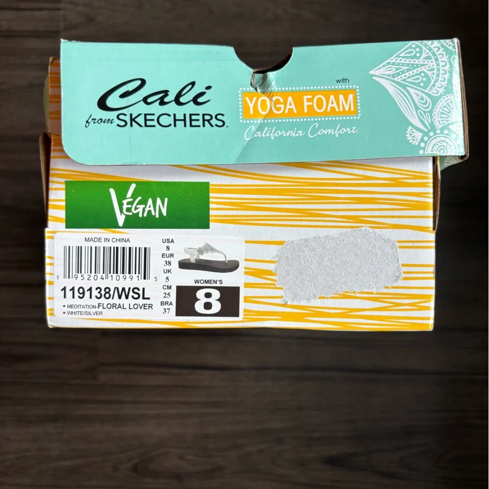 Cali yoga Skechers White and Black Sandals with Crystal Embellishments sz 8 - Picture 2 of 8